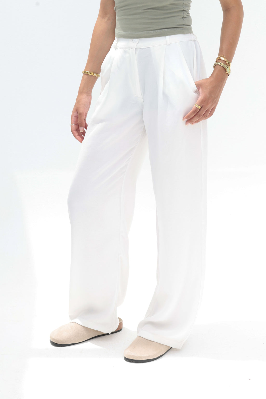 White women relaxed fit linen pants