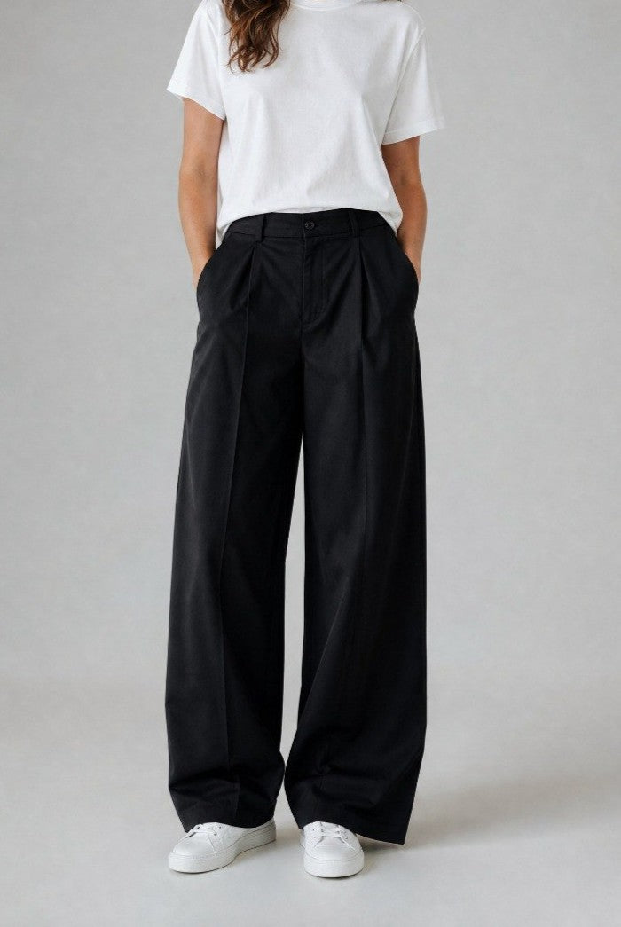 Black pleated wide leg pants